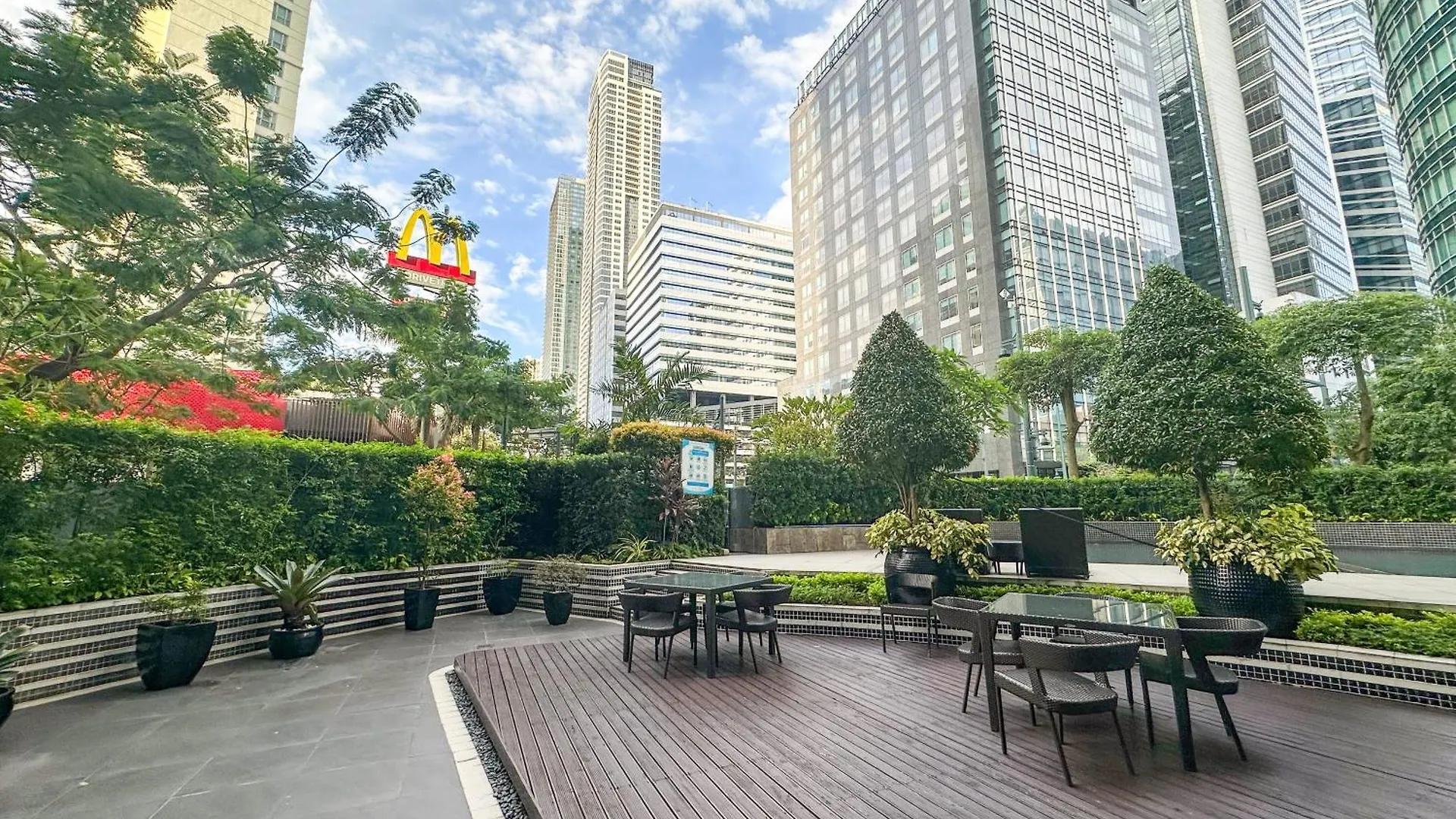 Vibrant Oasis With The Best View + Fast Wifi Taguig
