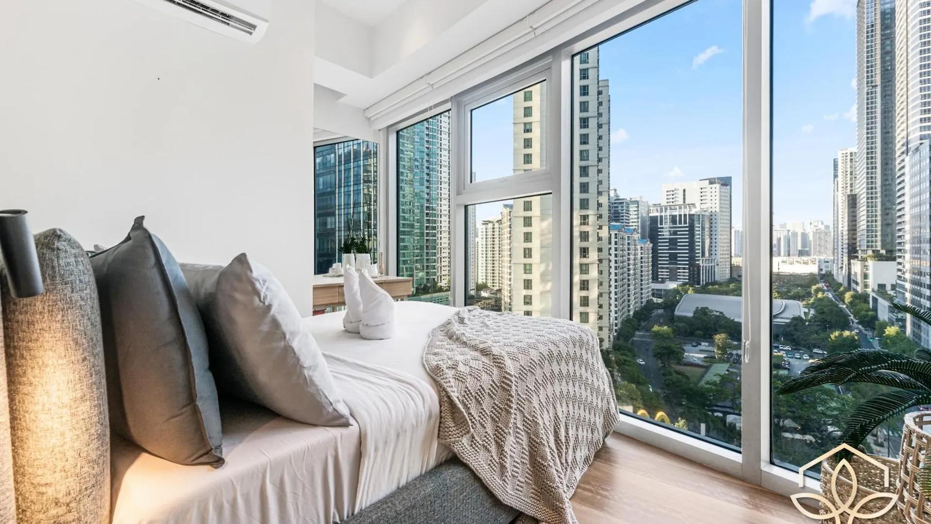 Vibrant Oasis With The Best View + Fast Wifi Taguig Aparthotel