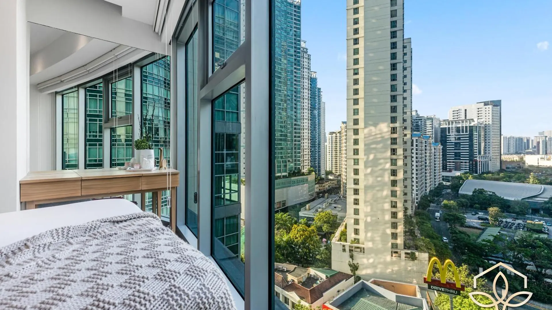 Aparthotel Vibrant Oasis With The Best View + Fast Wifi Taguig